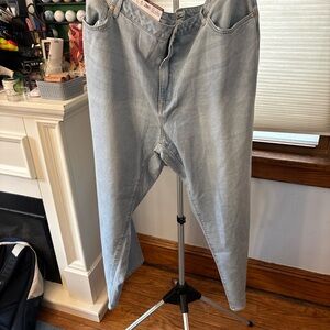 Seven7 Women's Straight Leg Jeans in Light Blue Wash